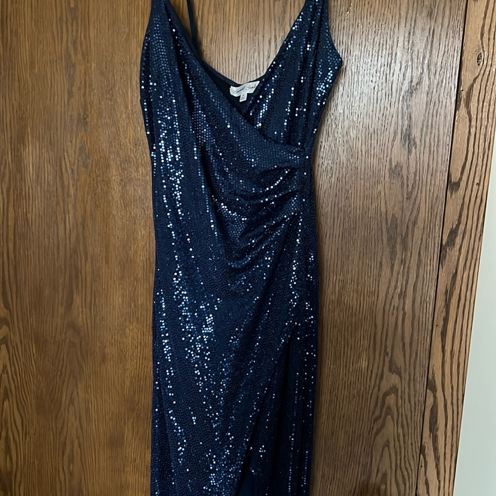 Cute sequence, high slit dress - Picture 1 of 4